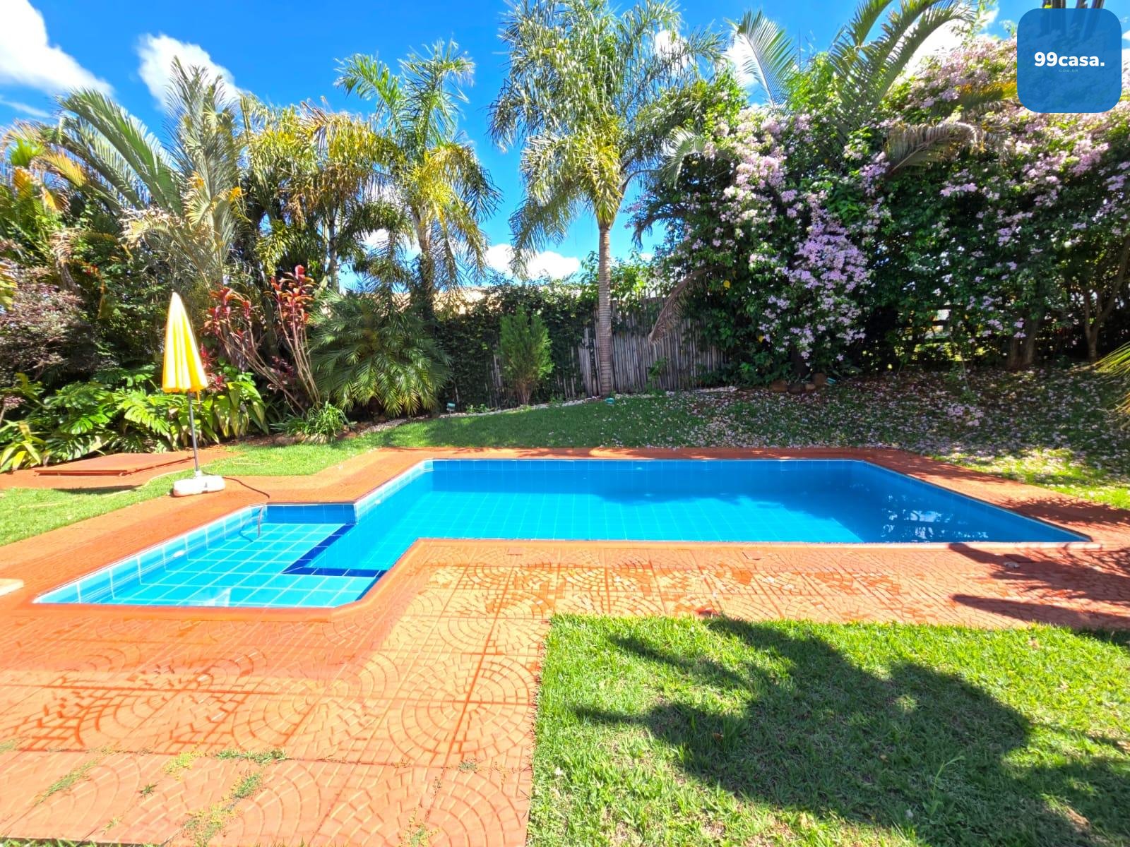 Chácara à Venda em condomínio fechado com piscina e portaria 2...