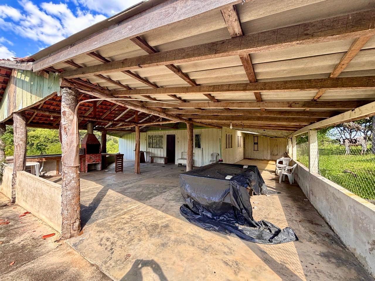 Chácara à Venda em Contenda PR com Piscina, Tanque de Peixes e...