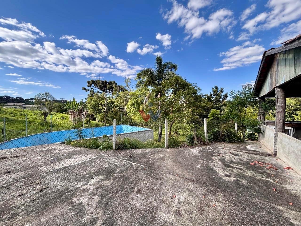 Chácara à Venda em Contenda PR com Piscina, Tanque de Peixes e...