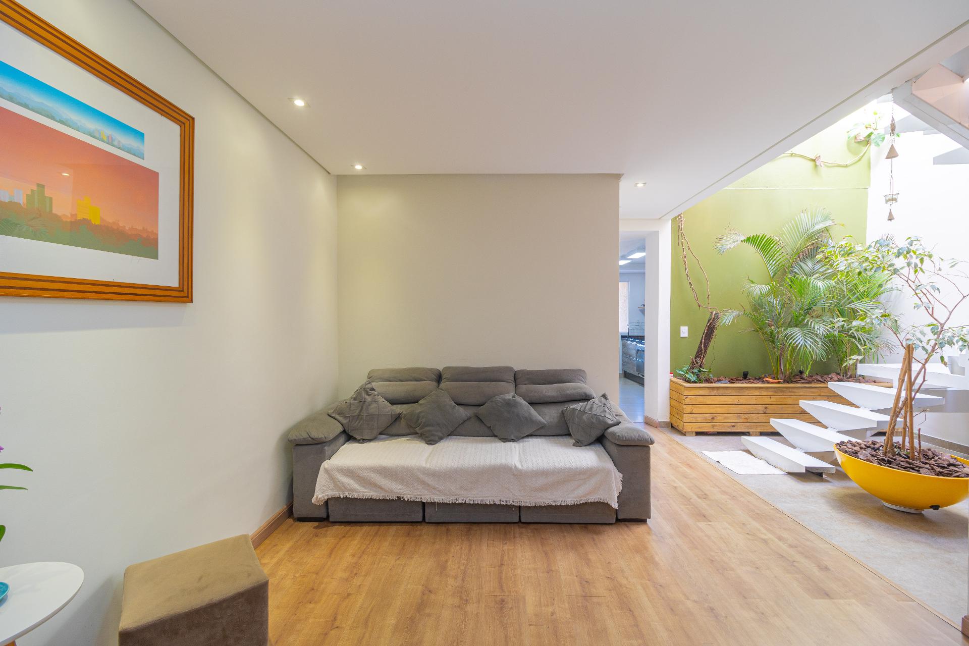 Casa 191m  no Uberaba  2 Pavimentos, Luz Natural, Quintal com ...