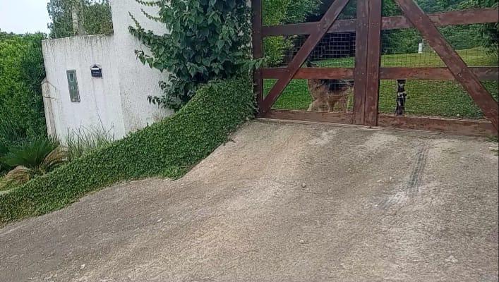 Chácara 7.000 m  com pomar, bosque e córrego  4 km do centro, ...