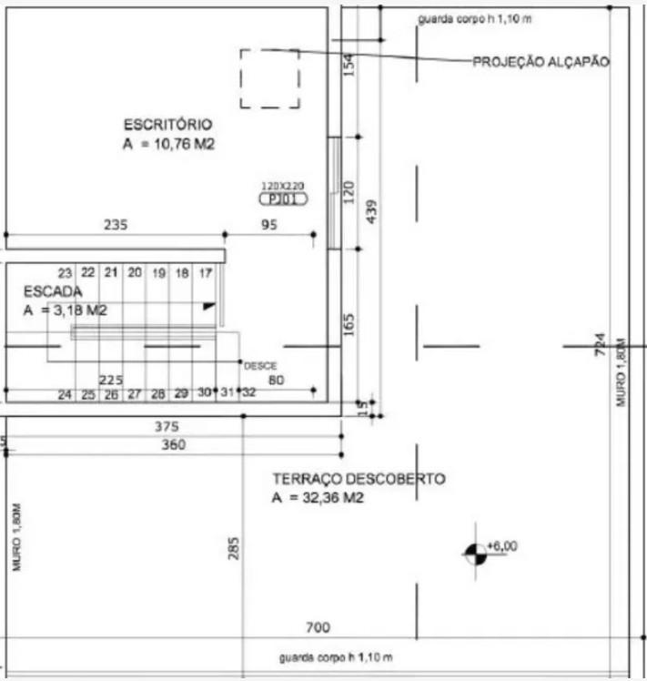 Sobrado Triplex em Condomínio Fechado com 4 Dormitórios e Terraço