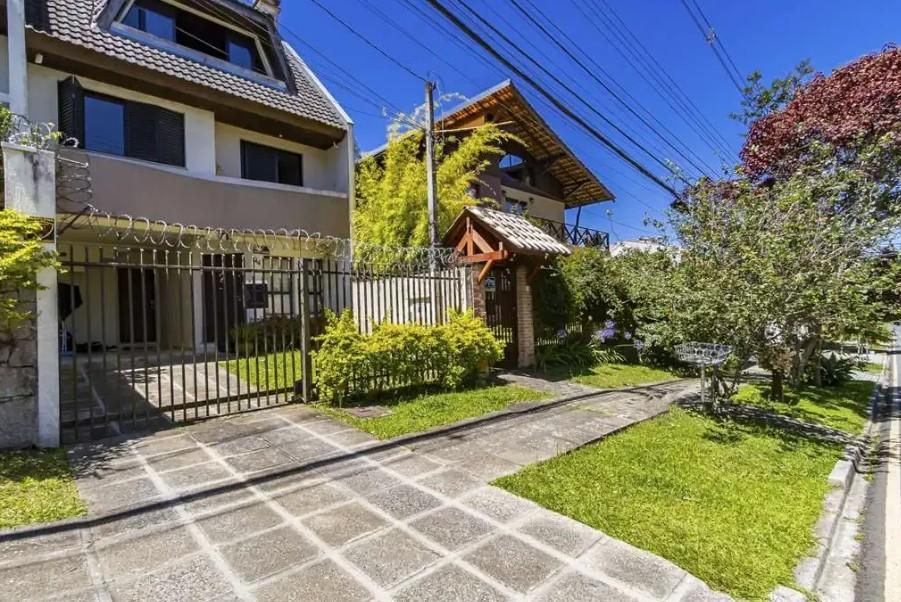 Sobrado Triplex no Mercês | 3 Quartos, Suíte com Hidro, Ático ...