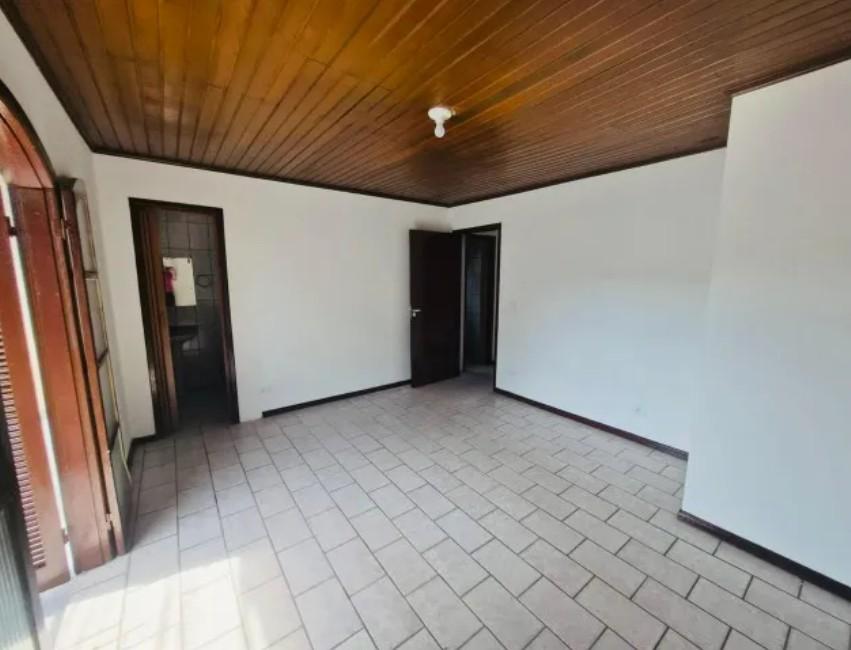 Sobrado à Venda em Matinhos  3 Quartos com Suíte, Churrasqueir...