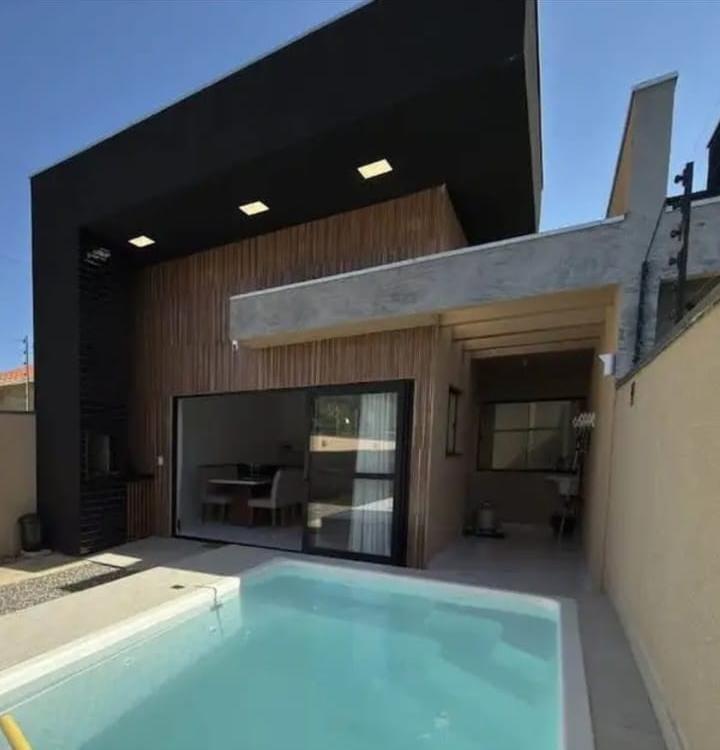 Casa Nova com Piscina e Pé-Direito Alto no Litoral de Guaratuba