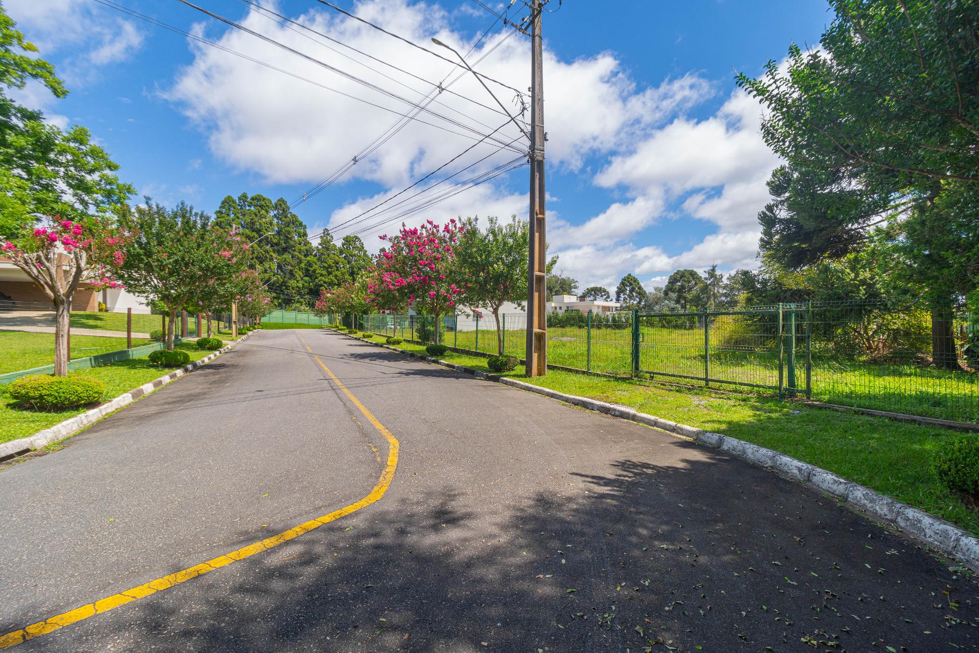 Casa térrea de alto padrão no Condomínio Iraí em Quatro Barras...