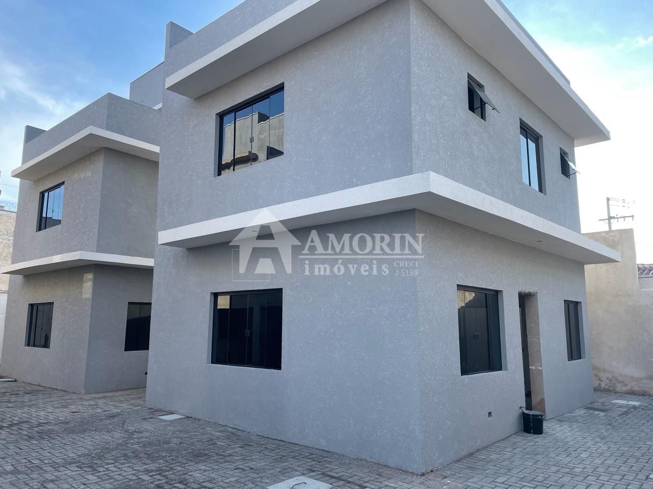 Sobrados Triplex a venda no Bairro Hauer valor de R  635.000