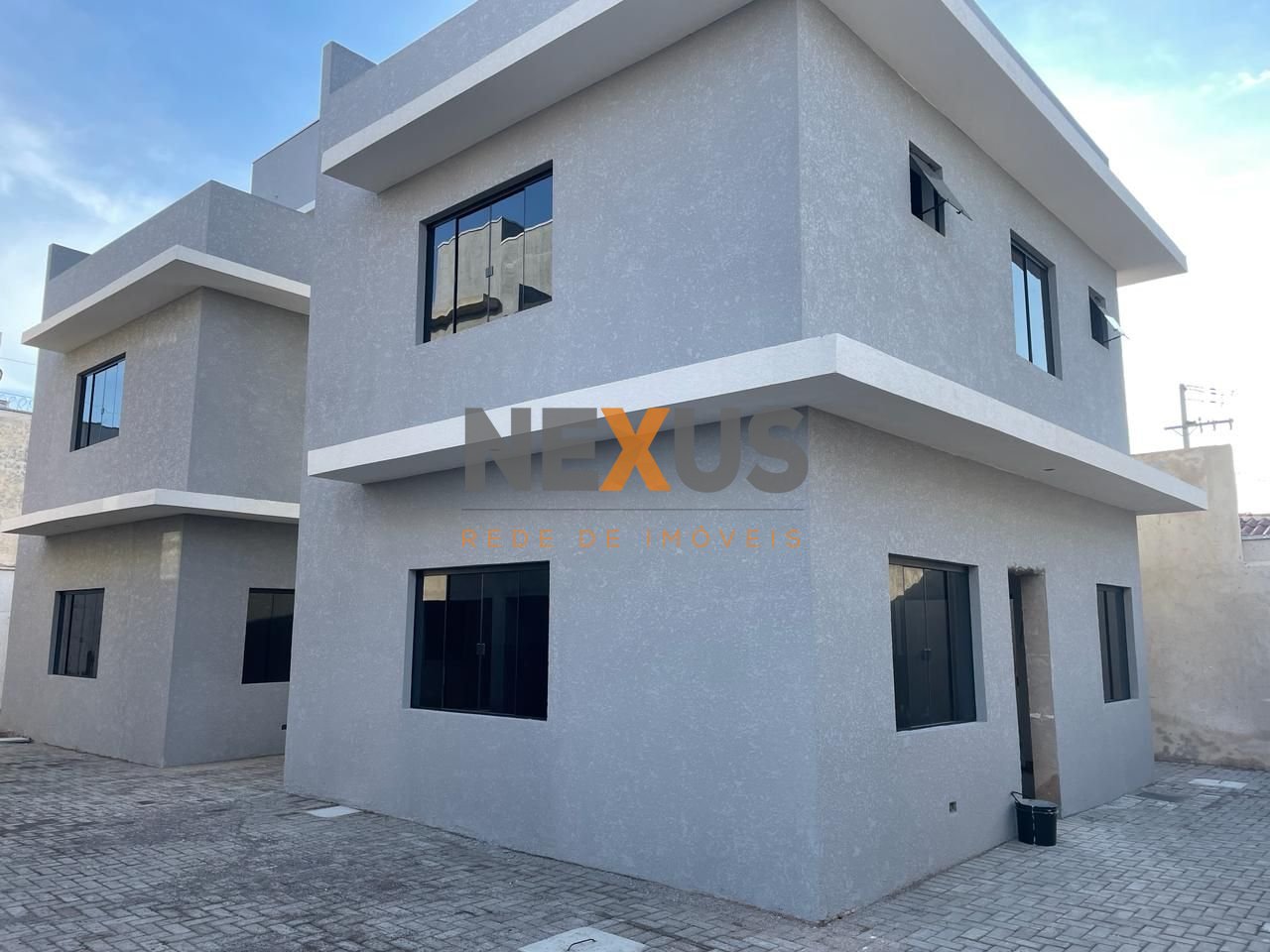 Sobrados Triplex a venda no Bairro Hauer valor de R  635.000