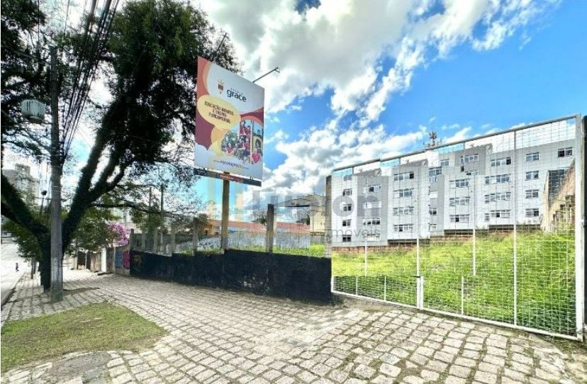 Terreno 880m  no Bairro Portão  Próximo ao Shopping Palladium