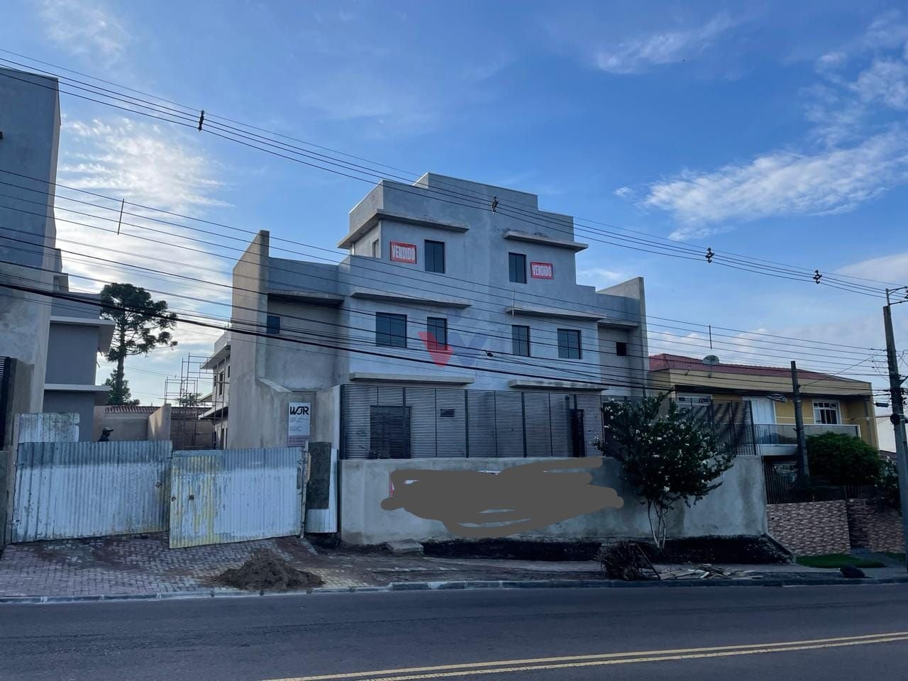 Sobrados Triplex a venda no Bairro Hauer valor de R  635.000