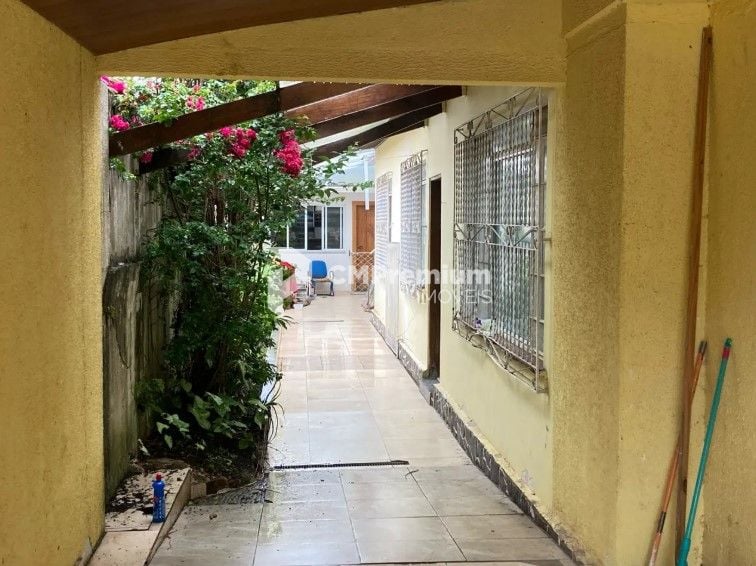 Casa com 5 dormitórios à venda, 200 m  por R  749.000,00 - Mer...