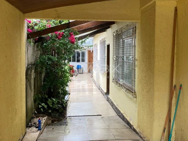 Casa com 5 dormitórios à venda, 200 m  por R  749.000,00 - Mer...