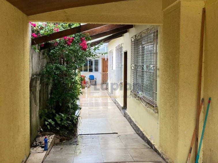 Casa com 5 dormitórios à venda, 200 m  por R  749.000,00 - Mer...
