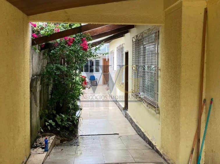 Casa com 5 dormitórios à venda, 200 m  por R  749.000,00 - Mer...