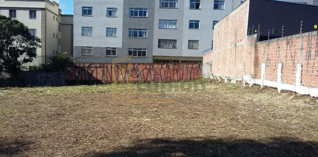 Terreno 880m  no Bairro Portão  Próximo ao Shopping Palladium