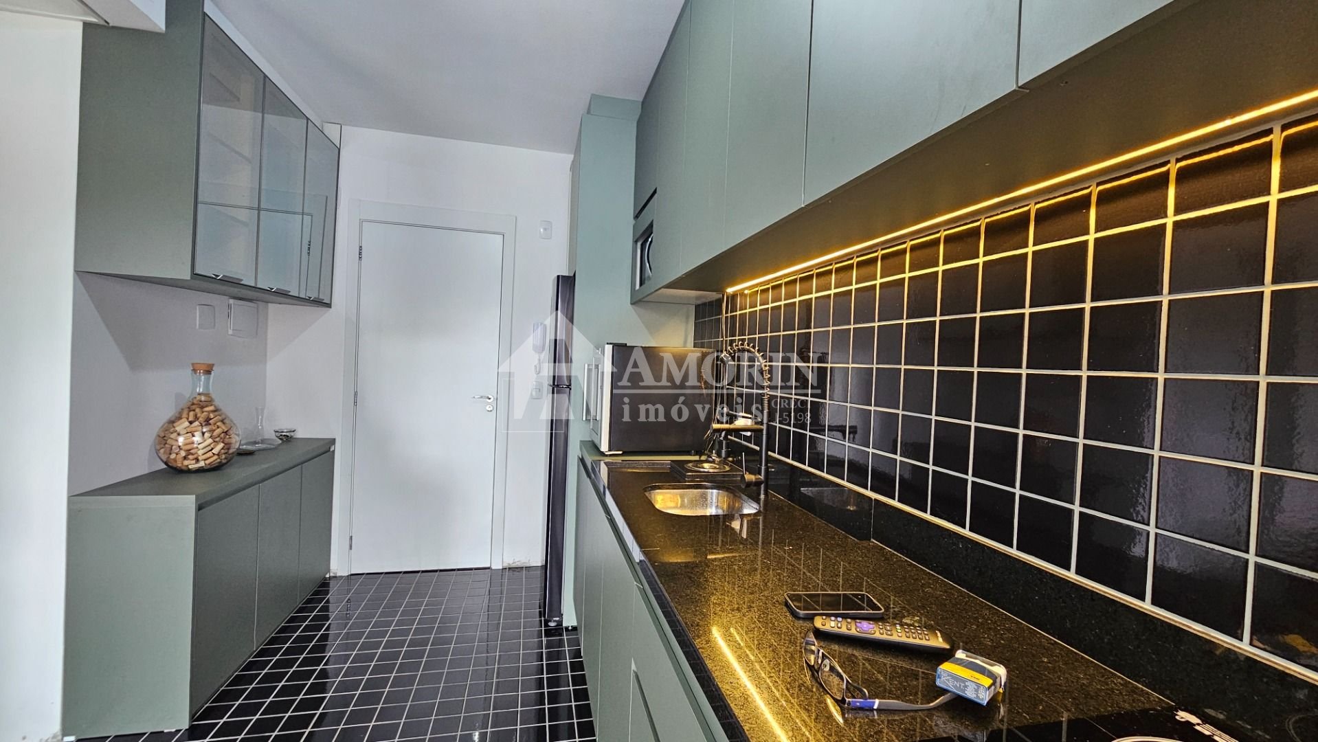 Studio Mobiliado, com 1 dormitório  à venda, 25 m  por R  305....