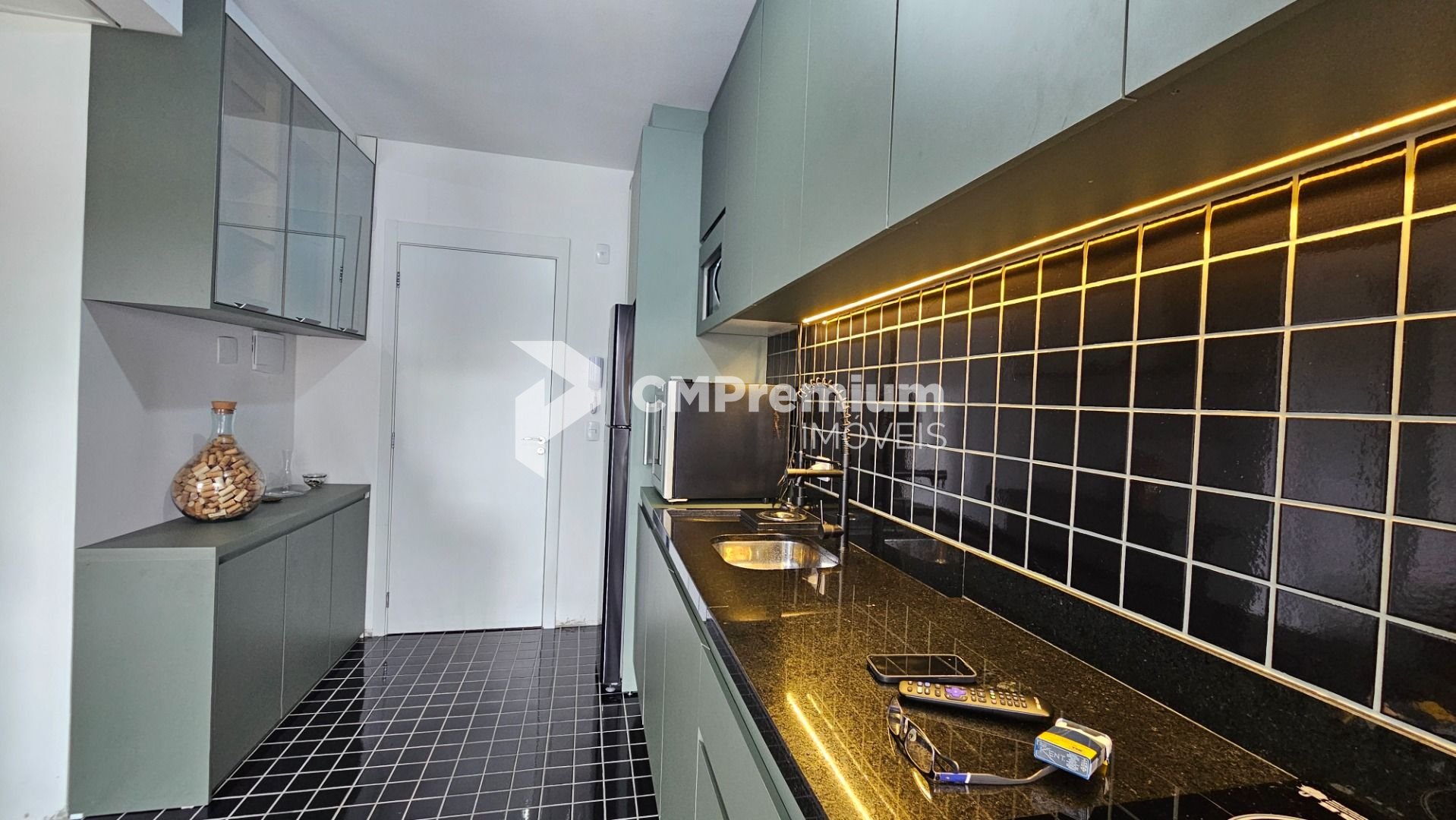 Studio Mobiliado, com 1 dormitório  à venda, 25 m  por R  305....