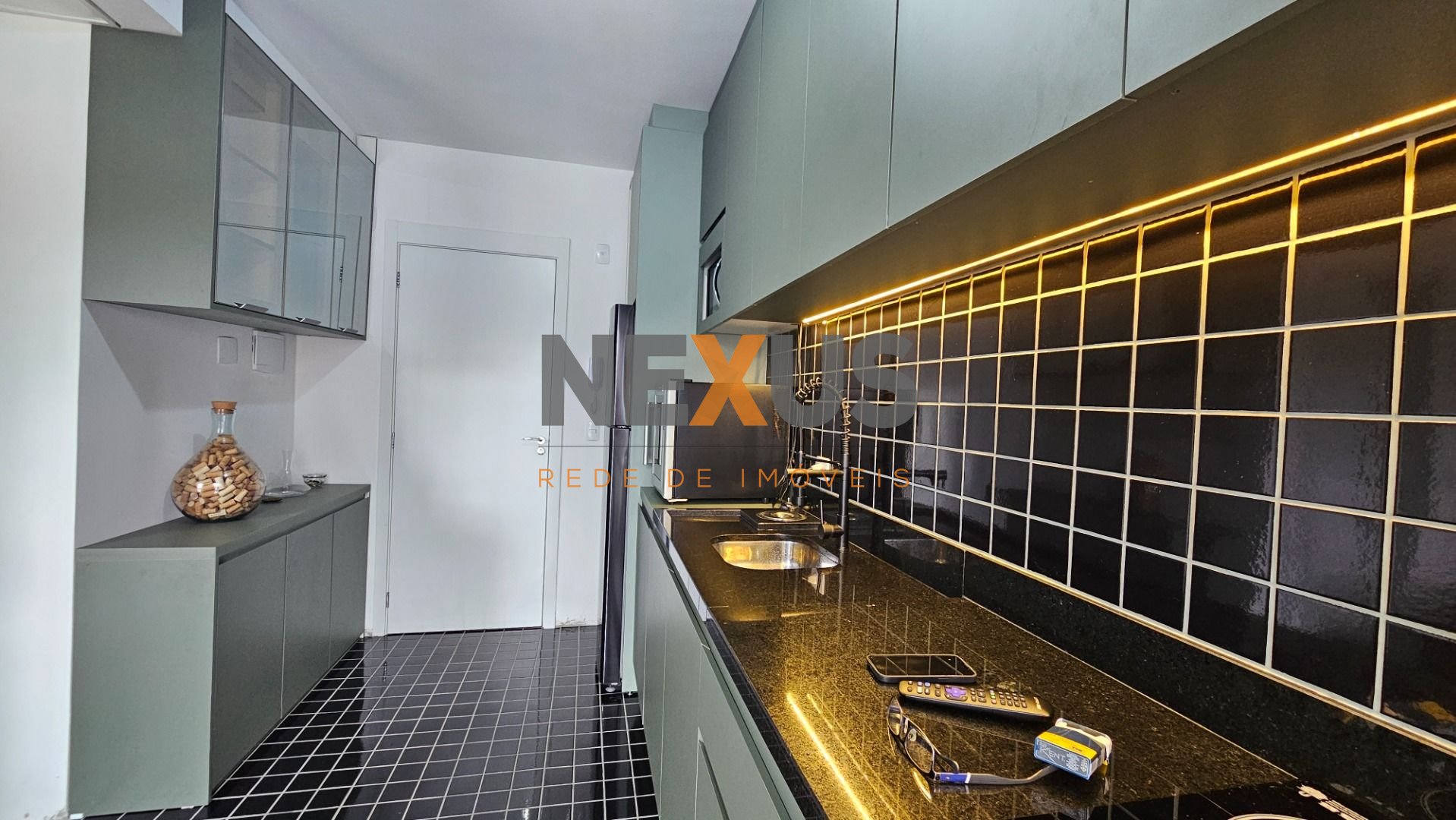 Studio Mobiliado, com 1 dormitório  à venda, 25 m  por R  305....