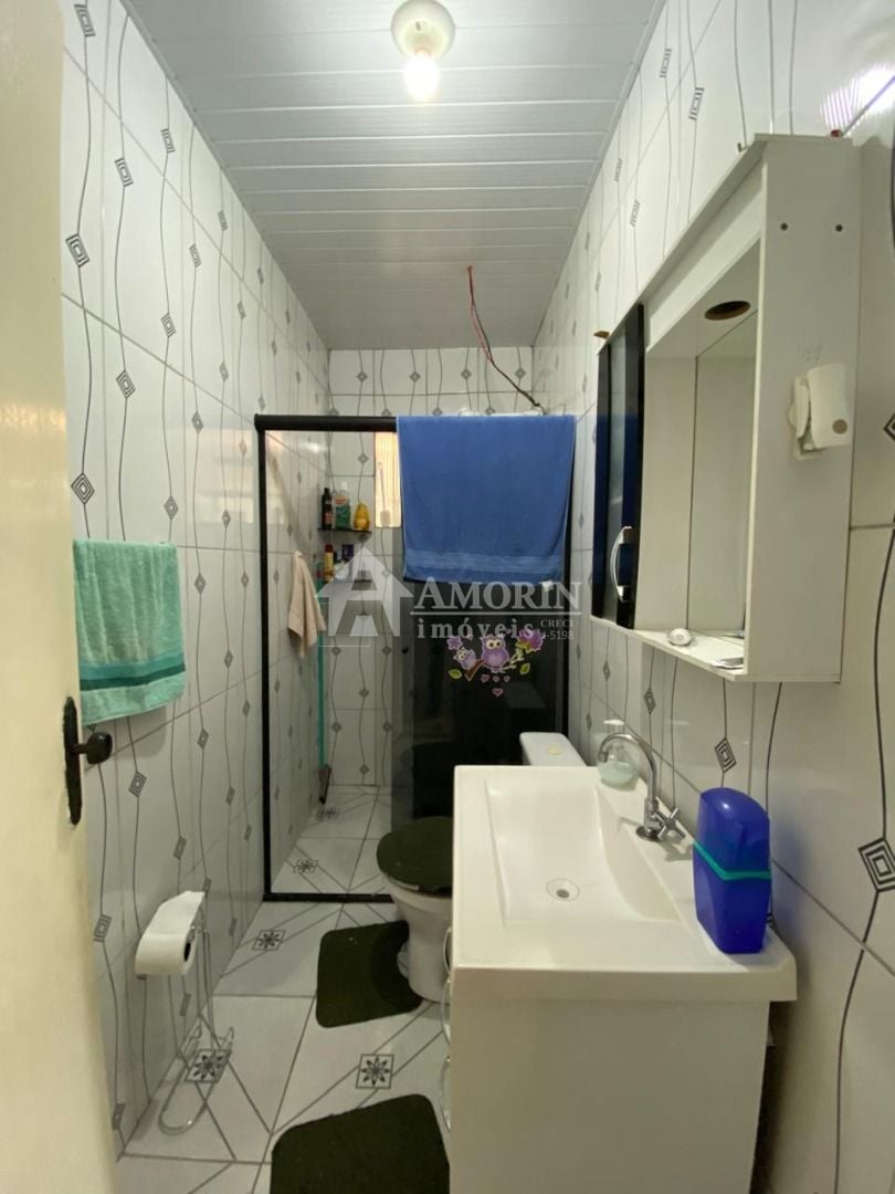 Casa com Suíte, Quintal Amplo e Garagem Coberta para 2 Carros ...