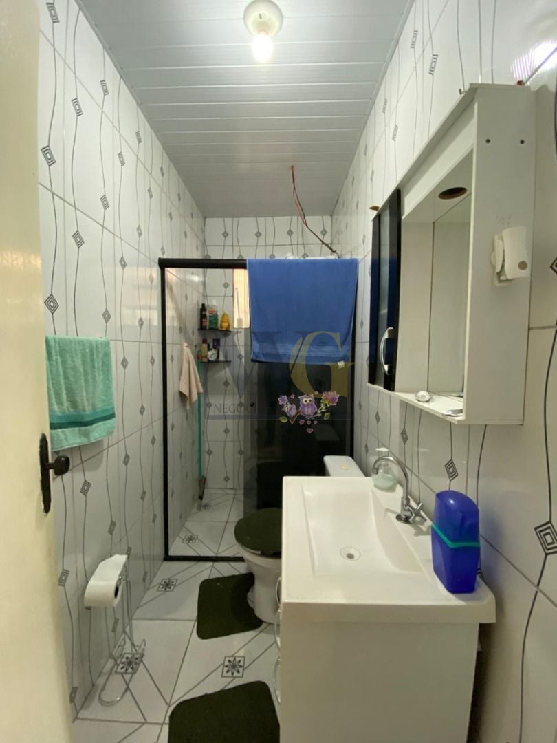 Casa com Suíte, Quintal Amplo e Garagem Coberta para 2 Carros ...