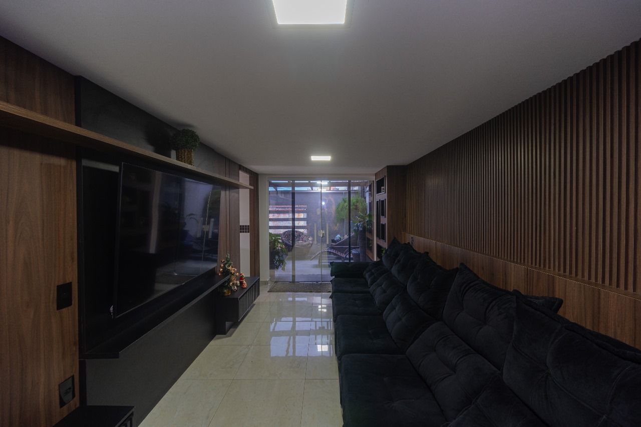 Sobrado Tríplex à Venda  no Uberaba com Piscina e Área Gourmet