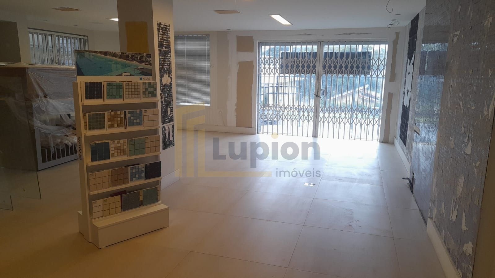 Casa à venda, 298 m  por R  1.400.000,00 - Mercês - Curitiba PR