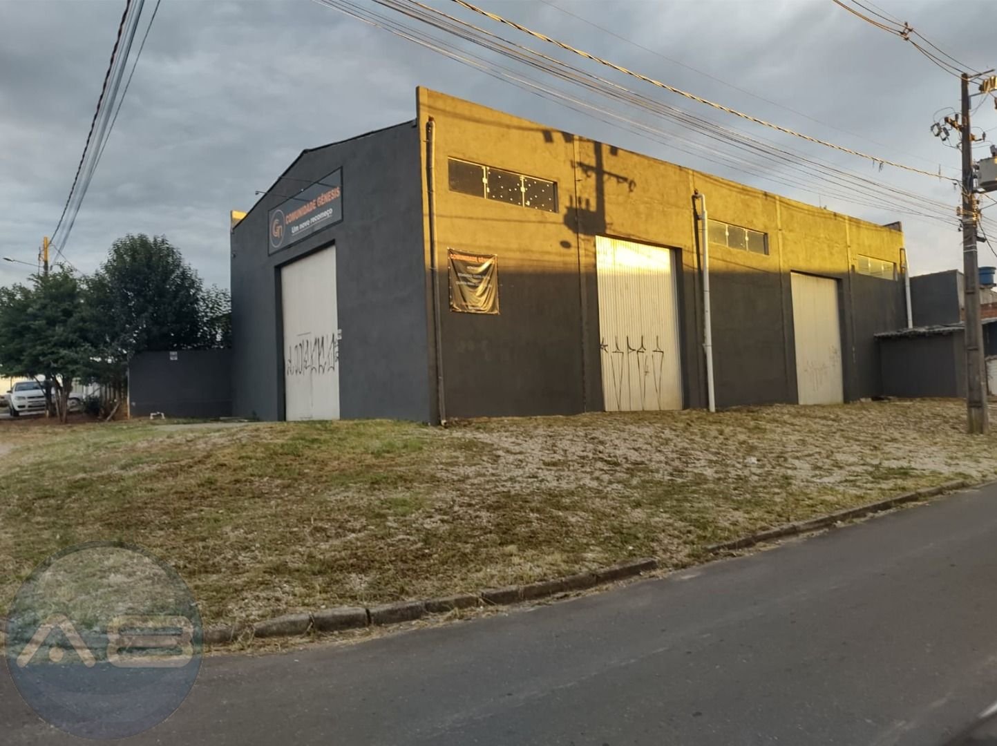 Barrac?o ? venda, 320 m  por R  960.000,00 - Eucaliptos - Faze...
