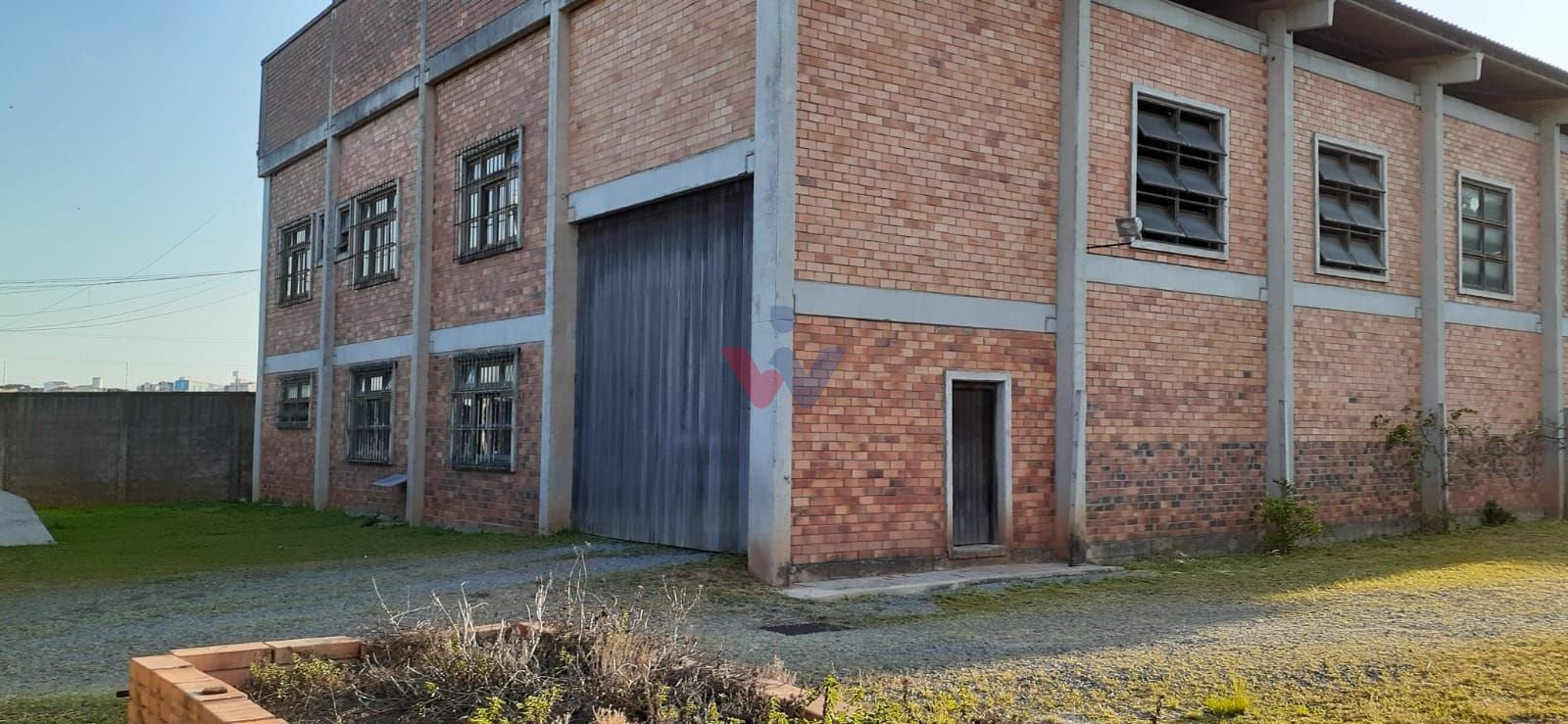 Barracão na Cidade Industrial com 1.075m , Pátio Amplo e Escri...