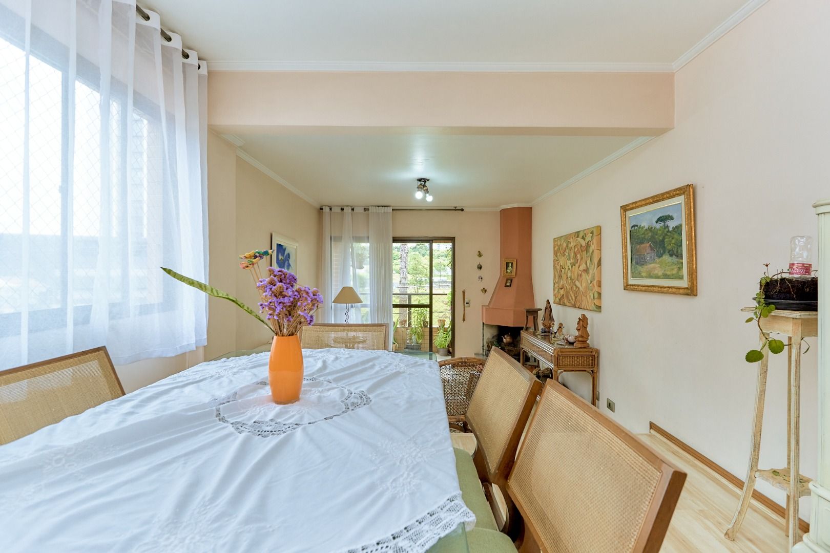 Apartamento 150m  no Cabral com sacada gourmet e lareira por R...