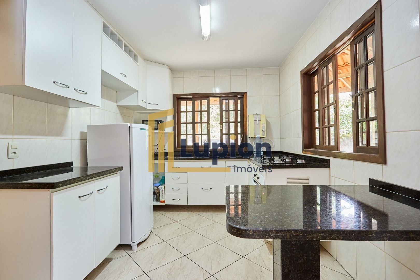 Casa com 4 dormitórios à venda, 275 m  por R  1.190.000,00 - A...