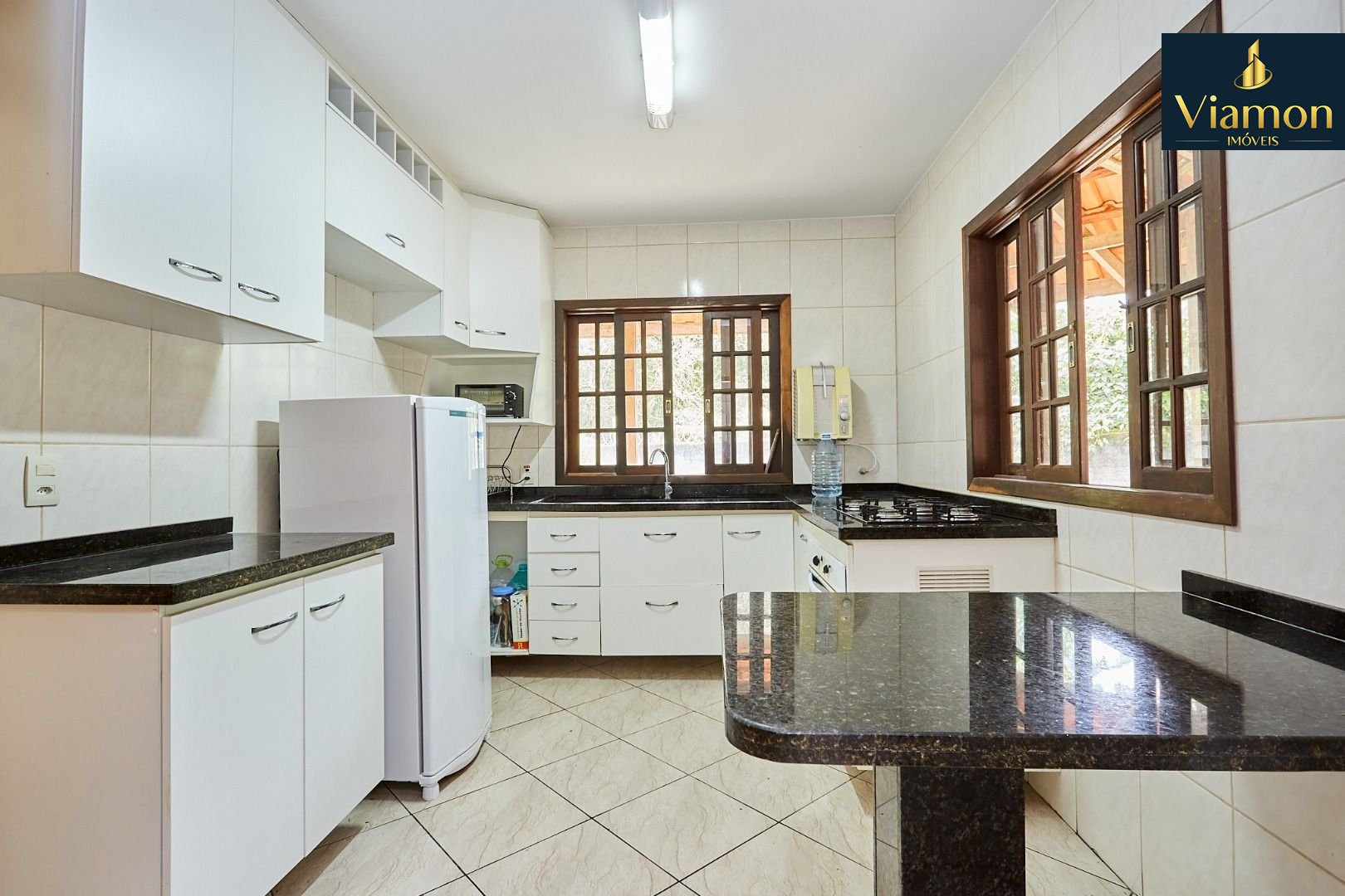 Casa com 4 dormitórios à venda, 275 m  por R  1.190.000,00 - A...