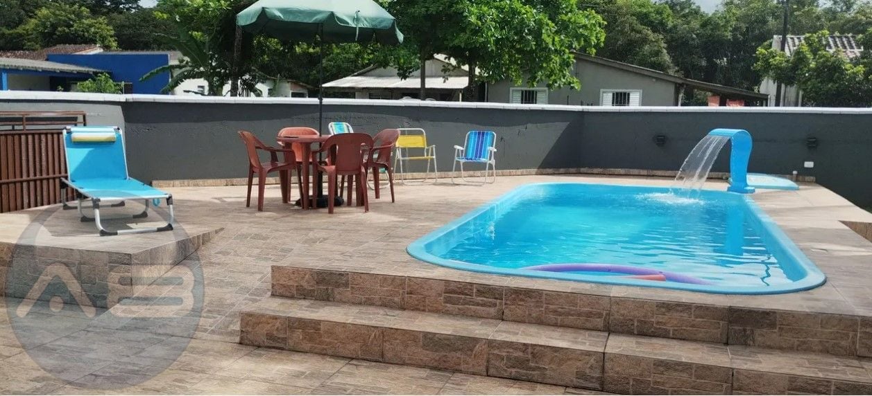 Casa Moderna com Piscina e Churrasqueira  Aceita Permuta em Cu...
