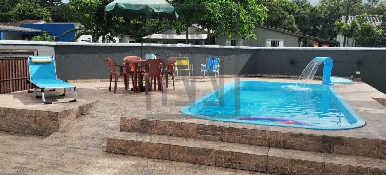Casa Moderna com Piscina e Churrasqueira  Aceita Permuta em Cu...