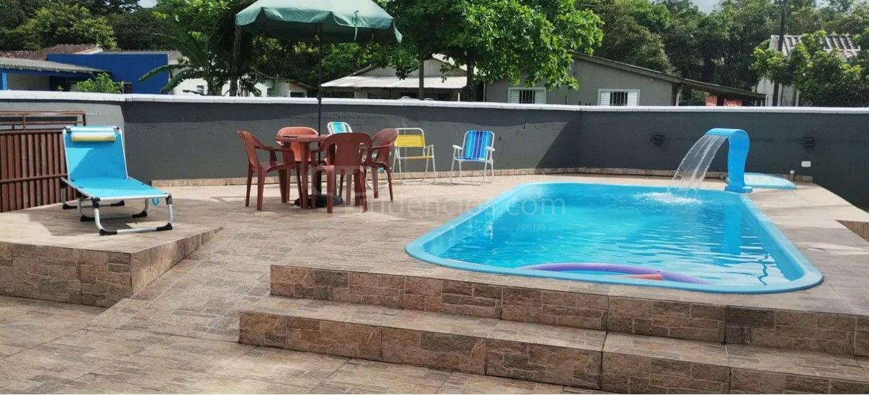 Casa Moderna com Piscina e Churrasqueira  Aceita Permuta em Cu...