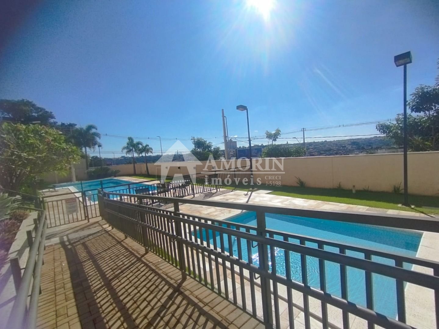 Apartamento com 2 dormitórios à venda, impecável por  R  395.0...