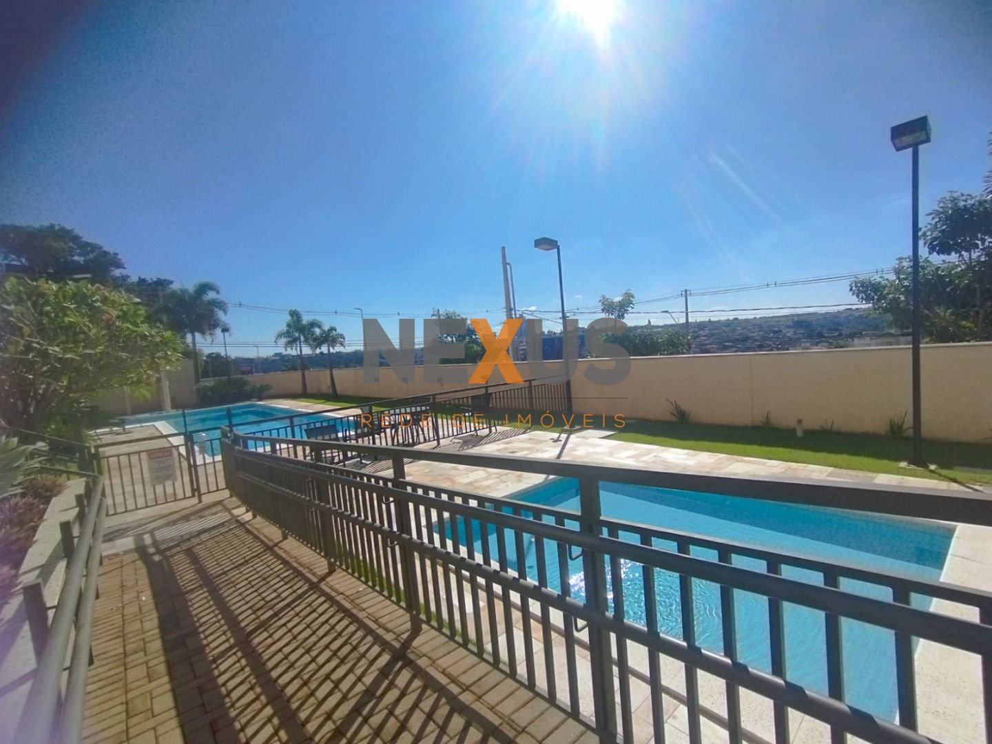Apartamento com 2 dormitórios à venda, impecável por  R  395.0...