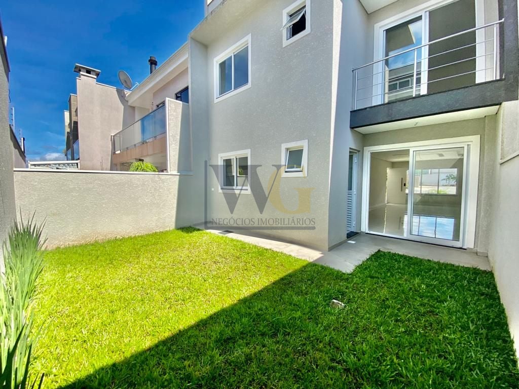 Sobrado Triplex Novo com Terraço e Churrasqueira em Condomínio...