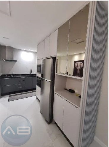 Apartamento Lateral Mar com Vista Definitiva, Reformado e Mobi...