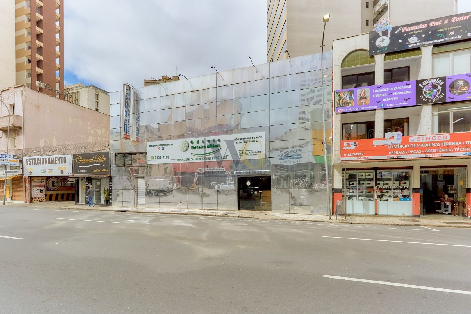 Prédio Comercial de Prestígio no Coração de Curitiba  850 m 