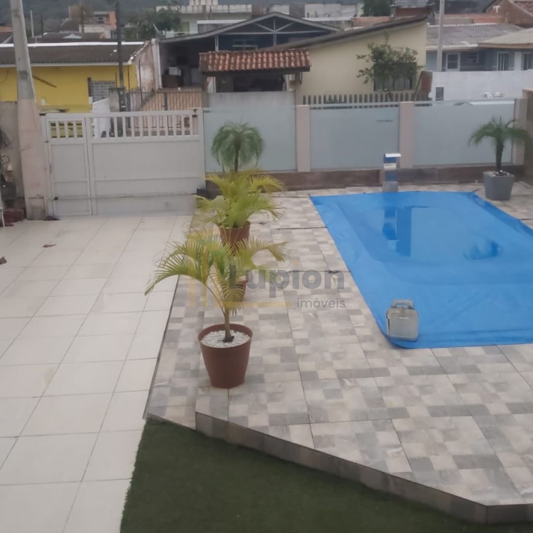 Sobrado com 4 dormitórios 01 Suíte  à venda, 200 m  por R  860...