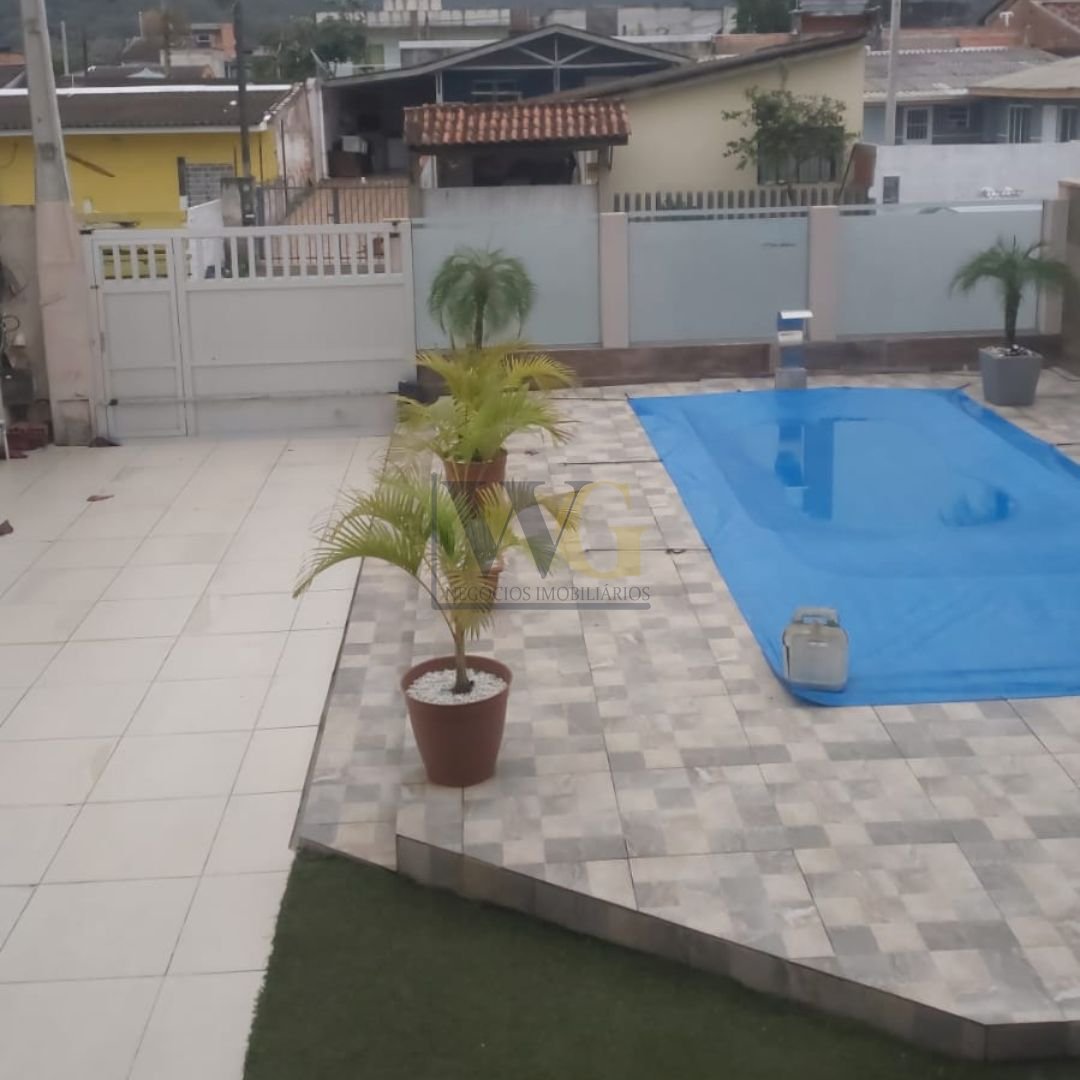 Sobrado com 4 dormitórios 01 Suíte  à venda, 200 m  por R  860...