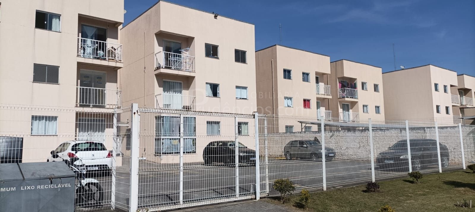 Belo Apartamento de 3 Quartos no Bairro Atuba  Conforto e Prat...