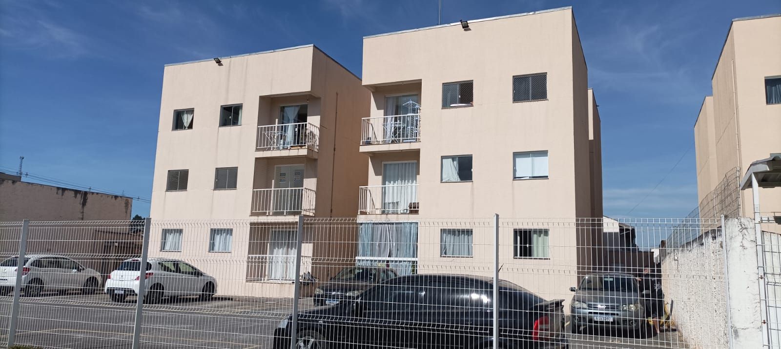 Belo Apartamento de 3 Quartos no Bairro Atuba  Conforto e Prat...