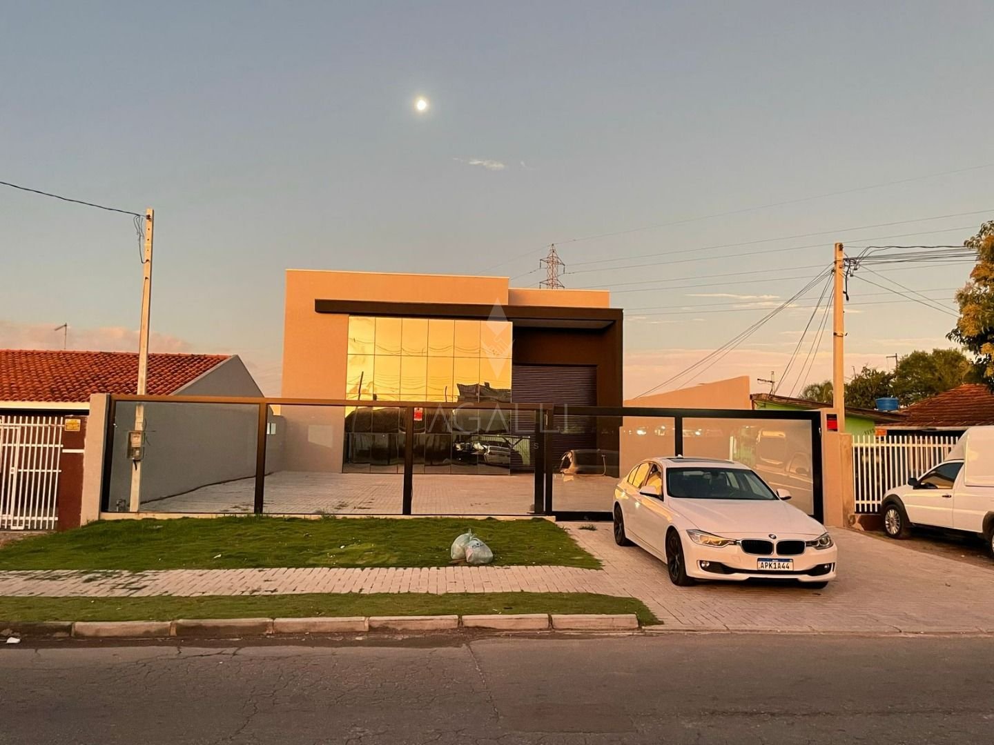 Galpão à venda, 670 m  por R  2.699.999,00 - Boqueirão - Curit...