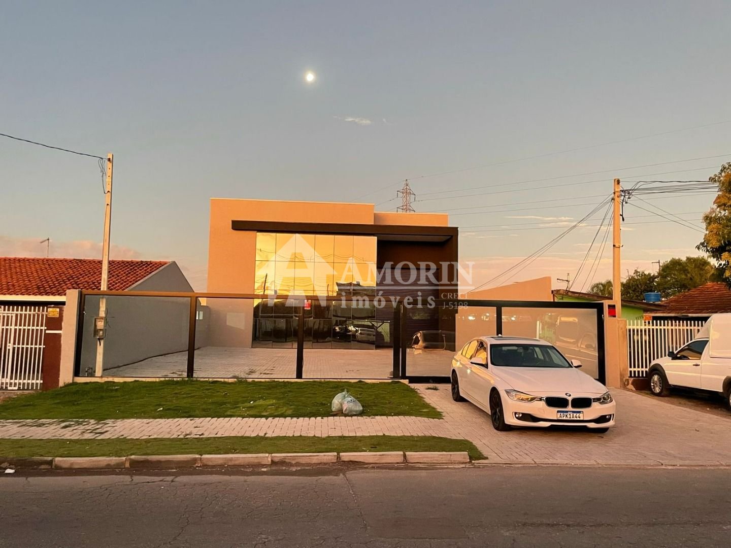 Galpão à venda, 670 m  por R  2.699.999,00 - Boqueirão - Curit...