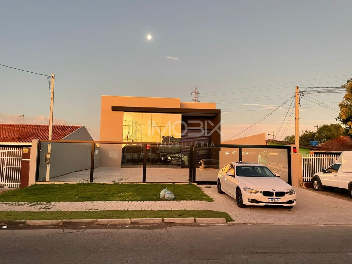 Galpão à venda, 670 m  por R  2.699.999,00 - Boqueirão - Curit...