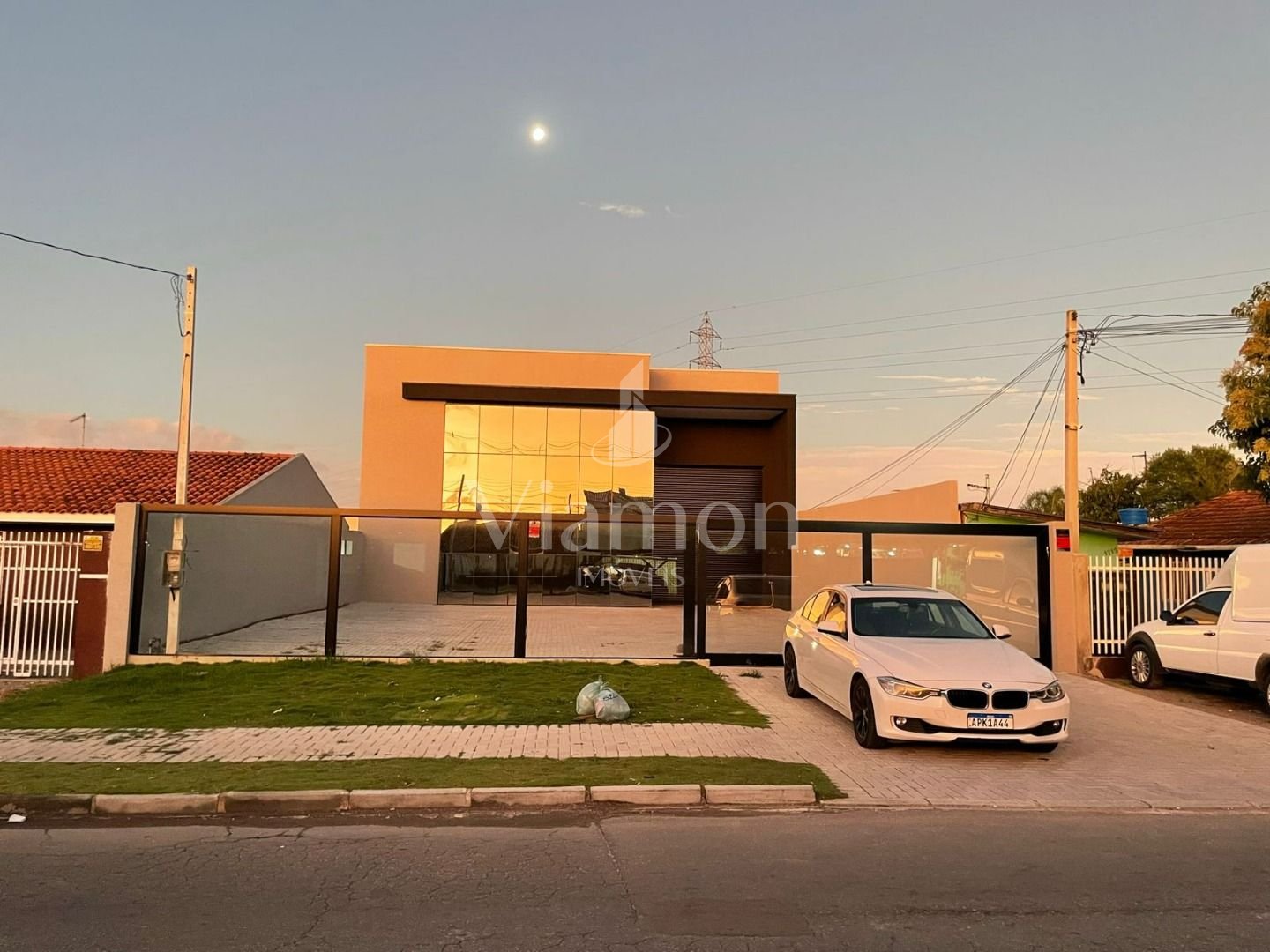 Galpão à venda, 670 m  por R  2.699.999,00 - Boqueirão - Curit...