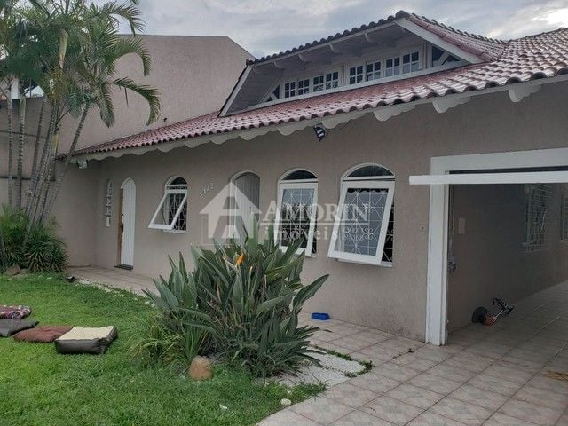 Casa com 3 dormitórios à venda, 232 m  por R  840.000,00 - Ube...