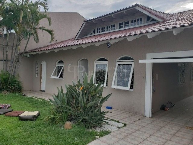 Casa com 3 dormitórios à venda, 232 m  por R  840.000,00 - Ube...