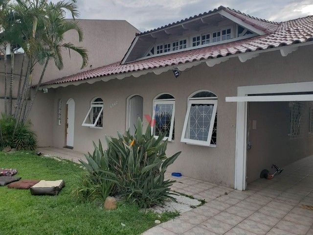 Casa com 3 dormitórios à venda, 232 m  por R  840.000,00 - Ube...